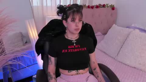 saskia_vellour online show from August 25, 6:37 pm
