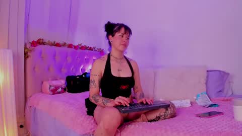 saskia_vellour online show from August 31, 10:43 pm