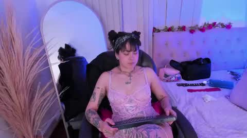 saskia_vellour online show from September 8, 8:38 pm