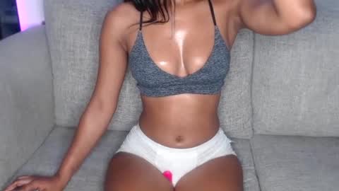 Ella online show from August 12, 5:04 pm