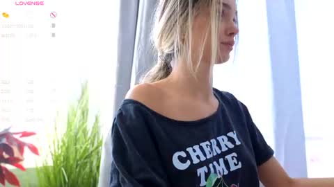 sassyt33n online show from August 15, 7:01 am