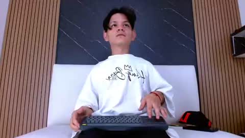 sasuke_099 online show from August 15, 7:29 pm