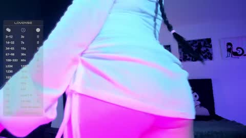  - independent model  online show from August 5, 2:53 am