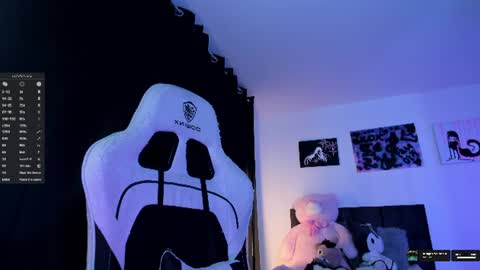  - independent model  online show from August 15, 2:04 am