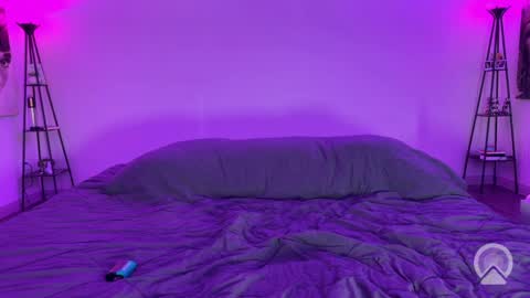 satinesummers online show from April 22, 4:04 am