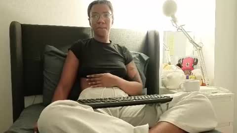 saturno_vibes online show from July 28, 3:34 am