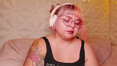 Gina George online show from July 28, 1:00 am