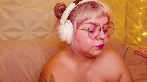 Gina George online show from August 3, 3:57 am