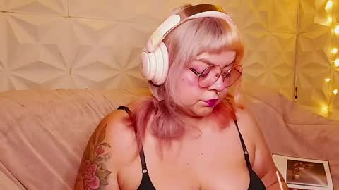 Gina George online show from August 4, 12:07 am