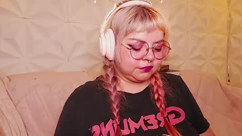 Gina George online show from August 6, 2:10 am