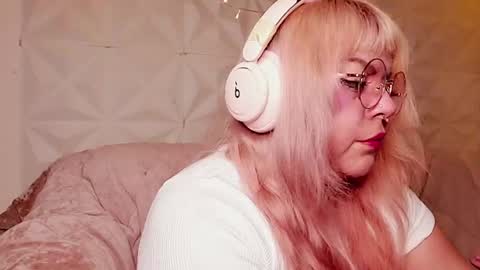 Gina George online show from August 8, 12:00 am