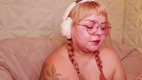 Gina George online show from August 11, 1:18 am