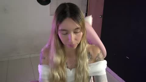 I AM JENN  online show from July 11, 2:28 am