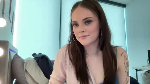 Savannah Waters online show from May 17, 11:28 pm