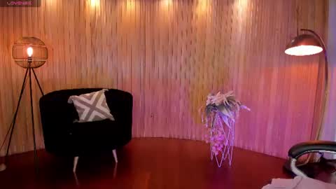 S a v a n n a h  online show from August 8, 5:35 pm