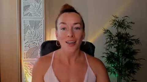 save the qween online show from August 13, 8:06 am