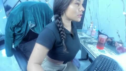 saylor_lee22 online show from August 16, 3:21 am