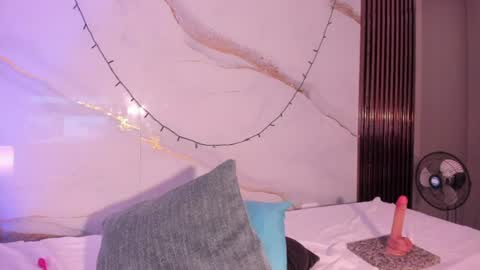 scarlet_vixen_ online show from August 11, 4:31 pm