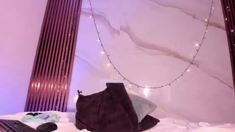 scarlet_vixen_ online show from August 13, 3:59 pm