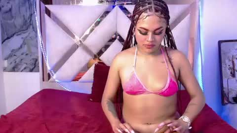 scarlet and roxane online show from July 28, 8:31 am