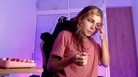 Scarlet online show from July 20, 11:30 pm