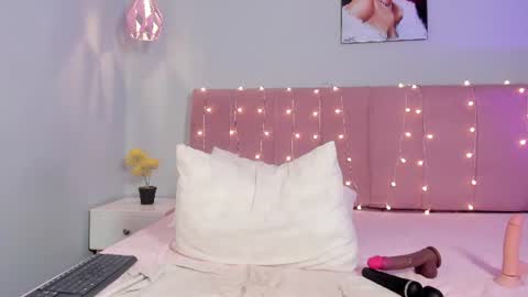 Scarlet  online show from August 3, 10:11 am