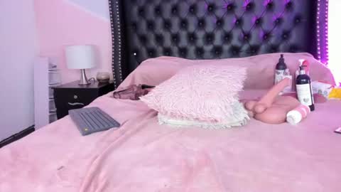 scarlett_valet online show from August 9, 2:40 pm