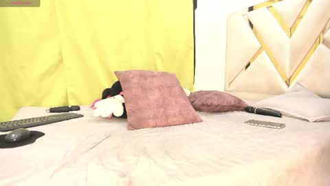 scarlett  online show from July 19, 3:30 am