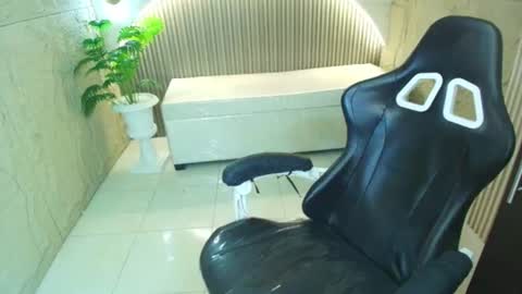 scarlettt_r online show from August 14, 6:33 pm