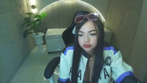scarlettt_r online show from August 15, 6:56 pm