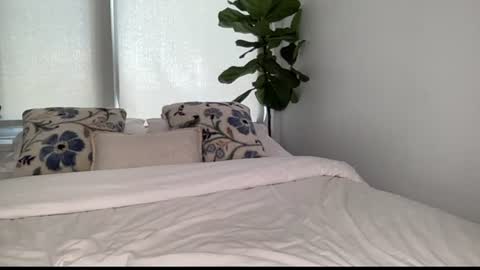 Scarlett online show from August 11, 8:00 pm