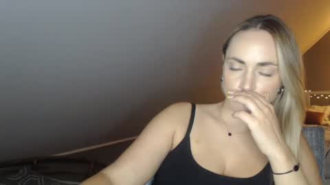 ScarlettxBlonde online show from August 10, 6:31 pm
