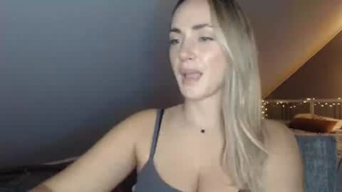 ScarlettxBlonde online show from August 14, 6:11 pm