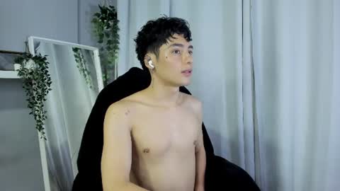 sebas_rosse online show from July 19, 12:01 am