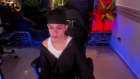 Sebastian online show from August 12, 3:20 am