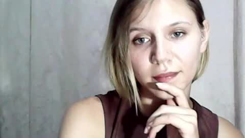 secret_bloom_ online show from August 12, 3:36 pm