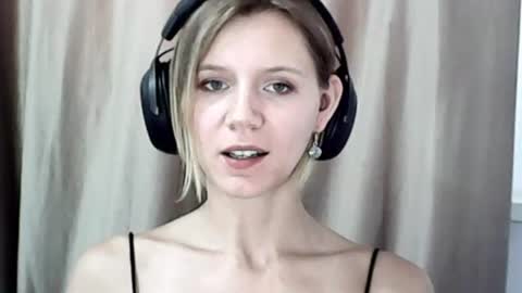 secret_bloom_ online show from August 17, 10:31 am