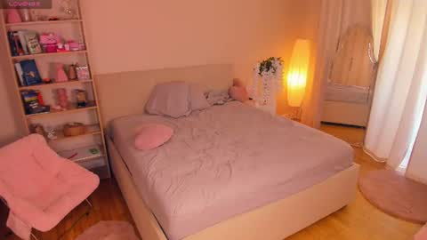 Mia online show from August 14, 5:44 am