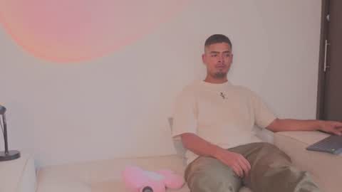 Emily and Camilo online show from August 11, 4:31 pm