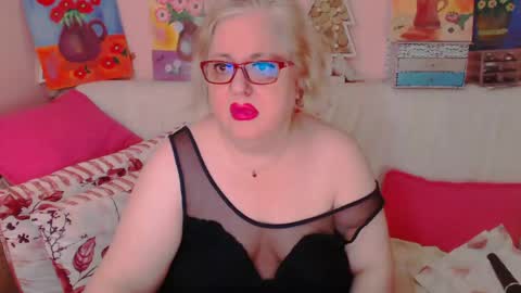 SecretLoverBBW online show from June 3, 7:06 pm