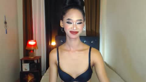 ashly online show from May 25, 1:46 pm