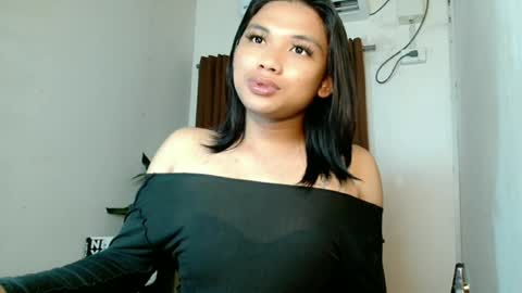 Deluxe online show from August 3, 7:32 pm