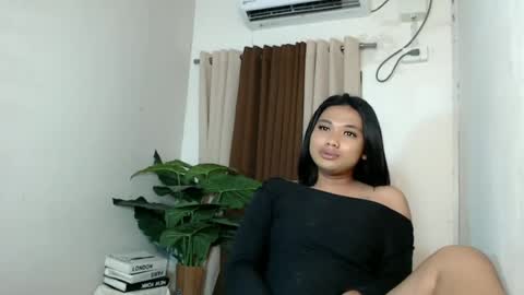 Deluxe online show from August 9, 5:25 pm