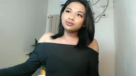 Deluxe online show from August 11, 8:00 pm