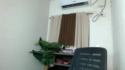 Deluxe online show from August 14, 4:43 pm