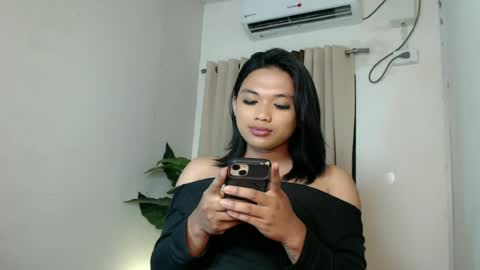 Deluxe online show from August 14, 7:39 pm
