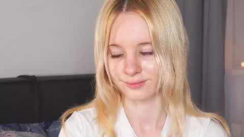 See Its honey bunny  im Lana online show from August 8, 5:35 pm