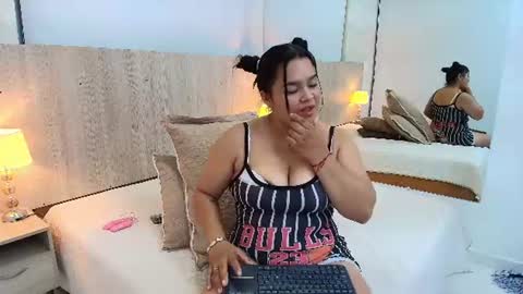 Selena Borbon online show from August 8, 2:00 am