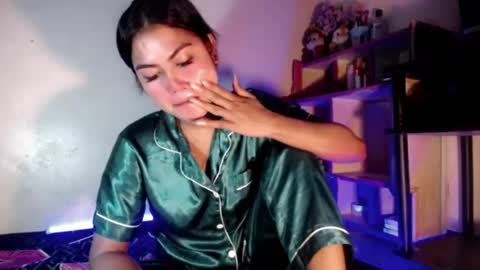 selena_fox2000 online show from August 12, 9:55 am