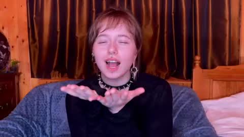 Lily online show from August 17, 10:15 pm